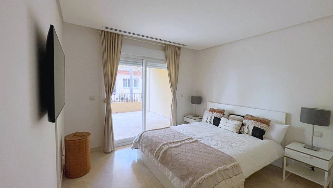 Resale - Apartment - Marbella - Nueva Andalucia, La Cerquilla